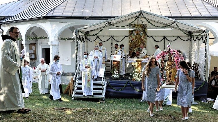 Papież: niedzielna liturgia musi stać się centrum życia wiary