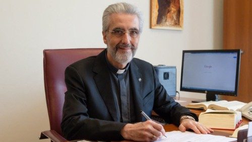 Mons. Marín de San Martín: Úloha teológov pri biskupskej synode