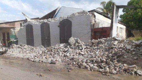 Гаити: Церковь помогает жертвам землетрясения