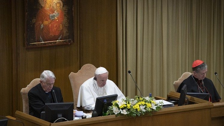 Отець Ломбарді як модератор зустрічі 21-24 лютого 2019 р. у Ватикані