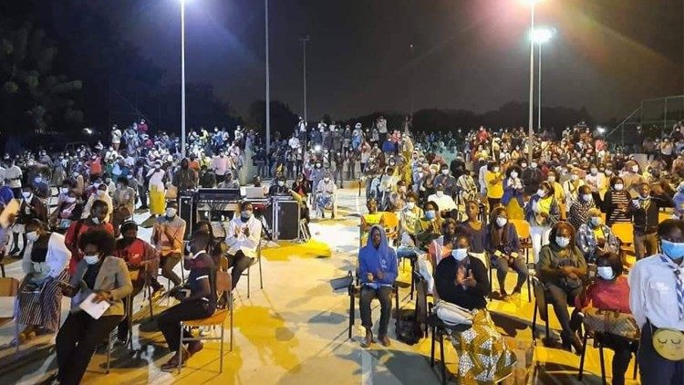 Jovens, em Luanda (Angola), na Missa das Jornadas Diocesanas da Juventude