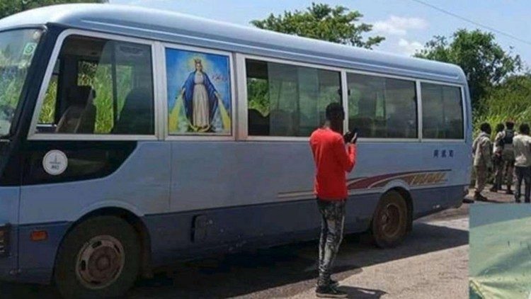 The religious sisters were travelling together in a mini-bus. (Picture courtesy: Avvenire).