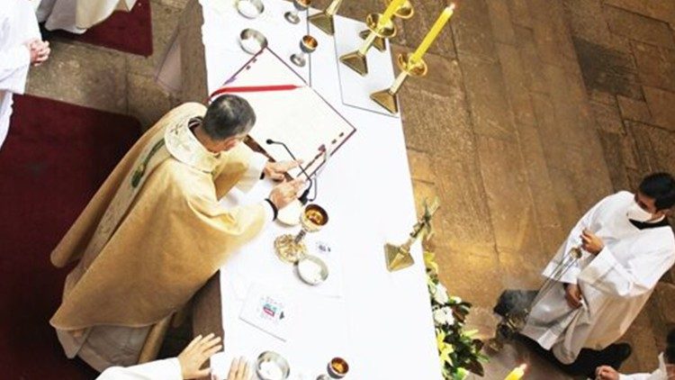 Celebración Eucarística presidida por Monseñor Héctor Vargas.