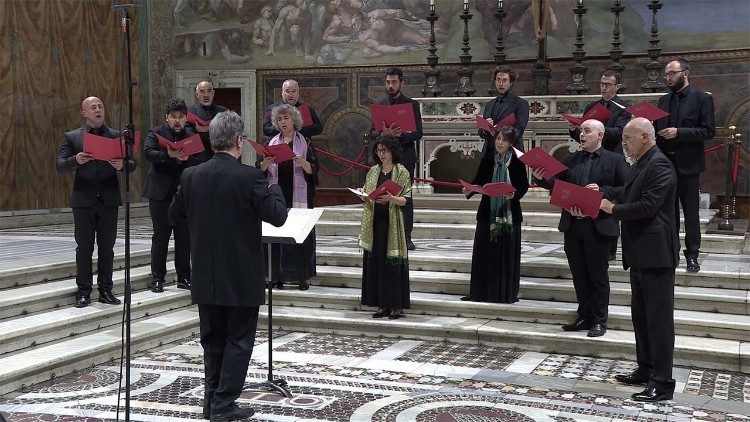 La interpretación de una pieza compuesta por Josquin en la Capilla Sixtina por el coro "De Labyrintho" dirigido por el maestro Walter Testolin