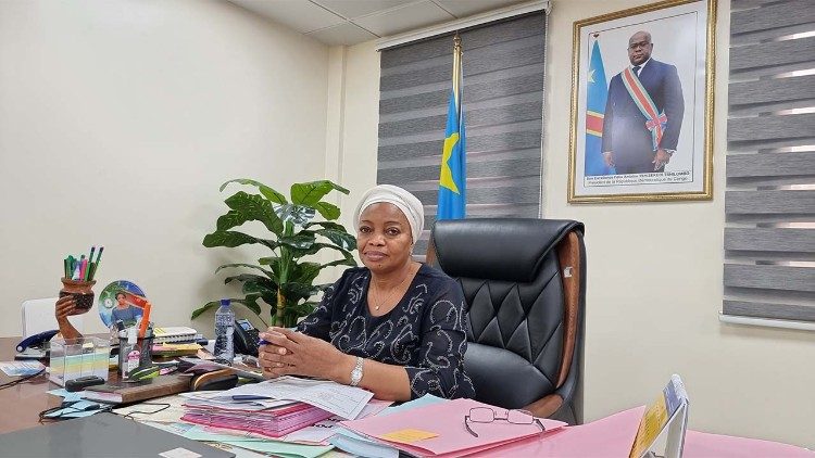 Madame Eve Bazaïba est la vice-Première ministre, ministre de l’environnement et du développement durable de la République démocratique du Congo (RDC).