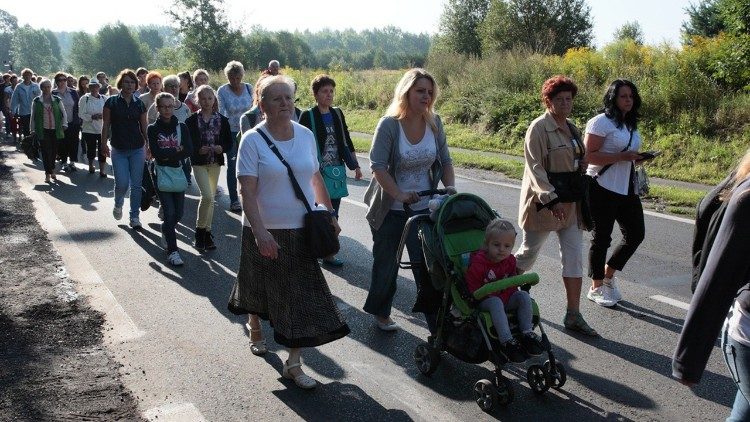 Kobiety w drodze do Piekar Śląskich