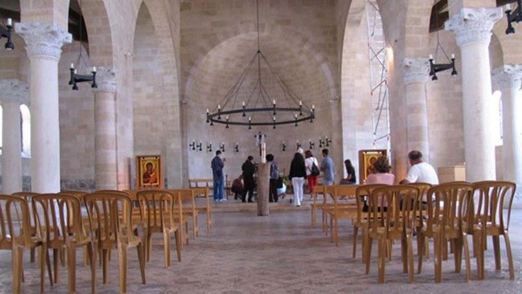 L'interno della chiesa della Moltiplicazione dei pani e dei pesci di Tabgha, restaurata nel 2017 