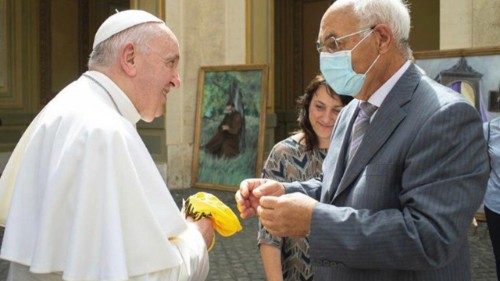 El equipo de fútbol del Vaticano apoya las obras de caridad del Papa