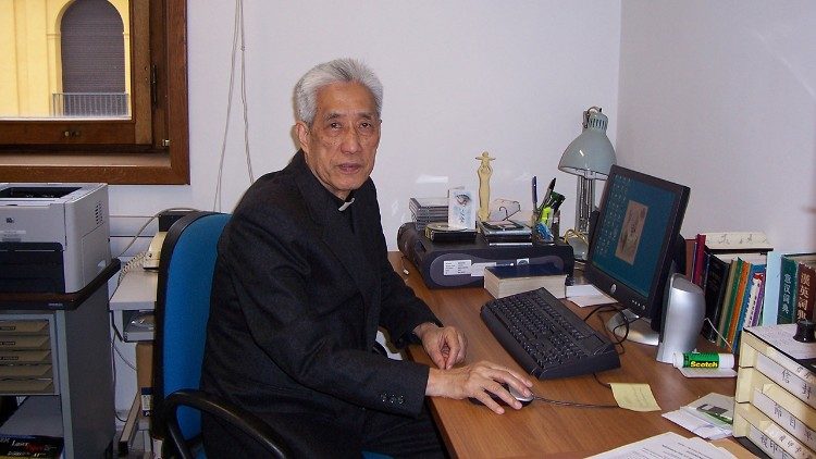 施省三神父在梵蒂冈电台的办公室