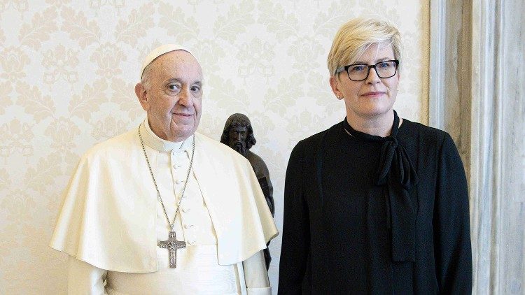 Papst Franziskus mit Litauens Premiermnisterin Ingrida Šimonytė an diesem Freitag