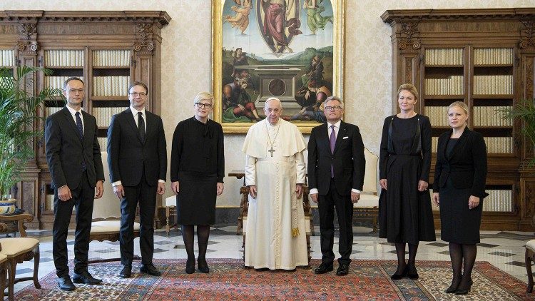 Папа Франциск и члены делегации Литовской Республики (Ватикан, 3 сентября 2021 г.)