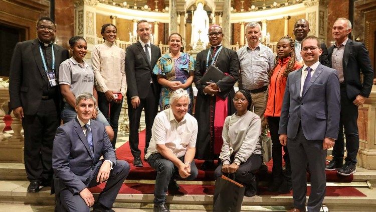 A Budapesti Eucharisztikus Kongresszus Afrika-napjának tanúságtevői a Szent István bazilikában    