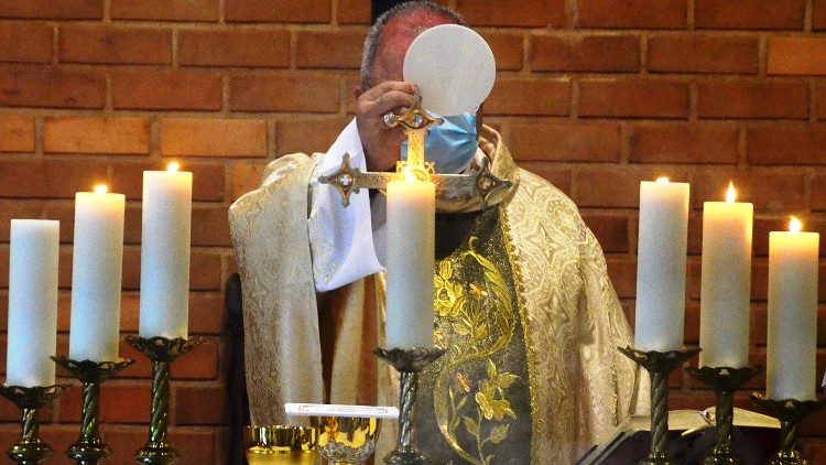 Dom Orani durante celebração da Santa Missa