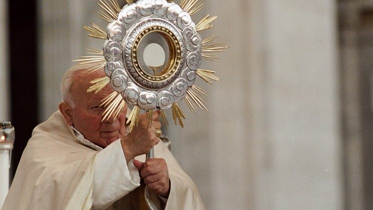 Sv. Ján Pavol II. pri otvorení Eucharistického kongresu v Ríme, 18. júna 2000