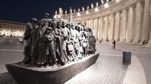 Vaticano: Código QR instalado en el monumento a los migrantes 
