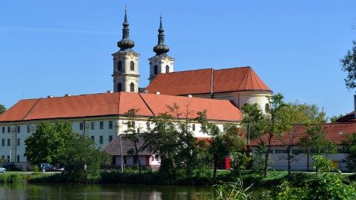 Šaštín, Bazilika e Shtatë Dhimbjeve: vend feje, përtej totalitarizmit