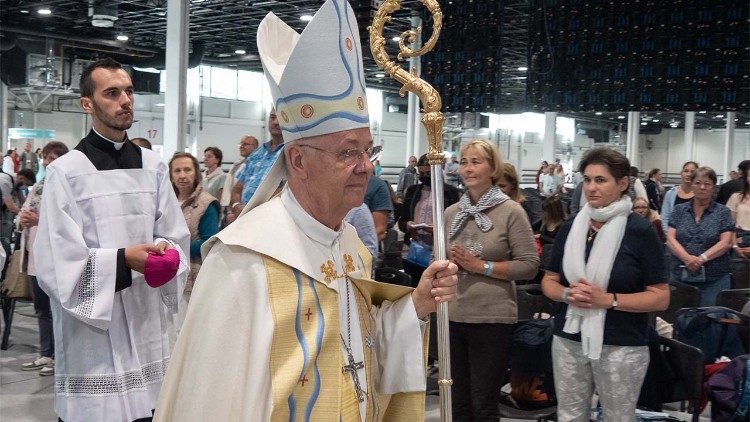 Egerský arcibiskup Csaba Ternyák na eucharistickém kongresu v Budapešti