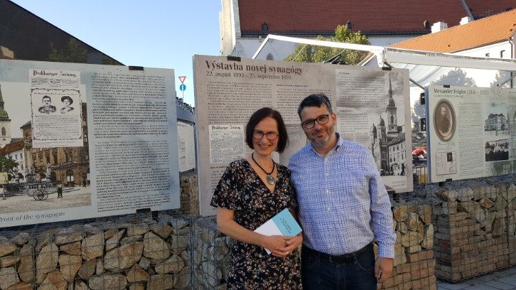 Miloš Borsky i Lucia Hidvéghyová, autorzy książki "Z Seelisberg do Jerozolimy i Rzymu".
