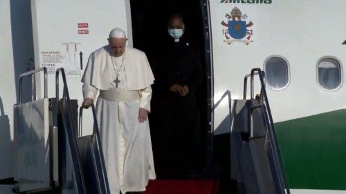 Papst Franziskus in Budapest eingetroffen
