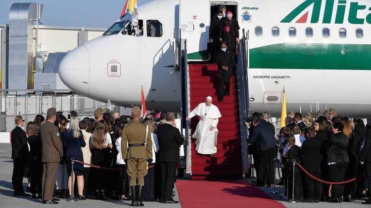 البابا فرنسيس في بودابست لبداية زيارته الرسولية