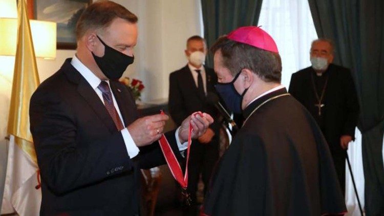 Abp Jan Romeo Pawłowski odznaczony przez Prezydenta RP