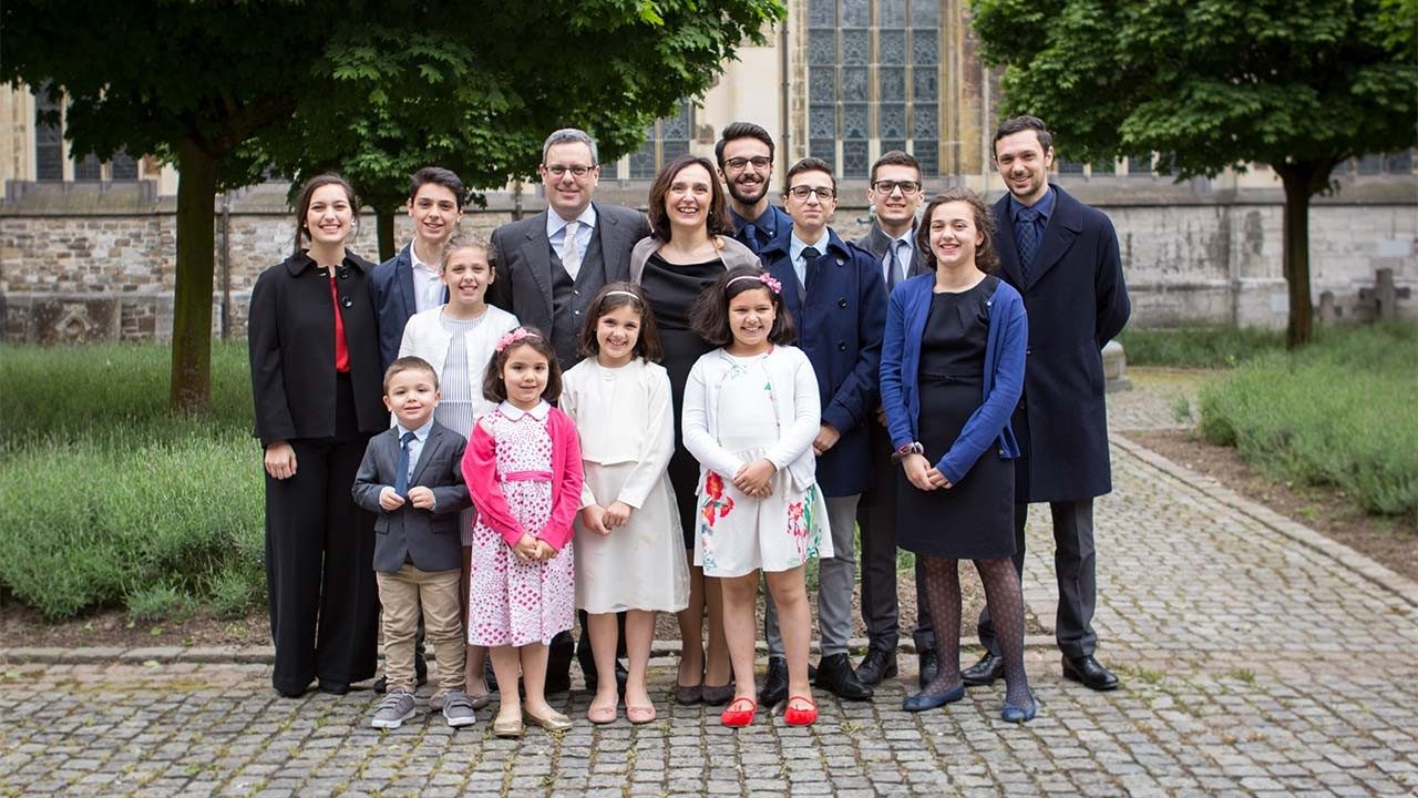 Familia ya paloni ya watoto 12:vijana wanahitaji ushuhuda wa familia! - | vatican news