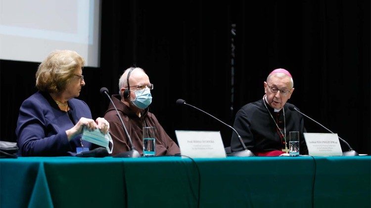 La Conferenza di Varsavia per la tutela dei minori: l'apertura con la prof.ssa Suchocka, il cardinale O'Malley e monsignor Gadecki