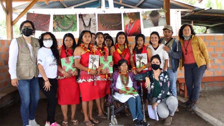 Mujeres Artistas Nugkui, de Shimpiyacu, y de la Asociación Bosques de las Nuwas, de Shampuyacu