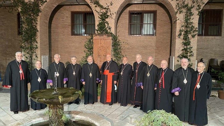Os padres sinodais que participaram da Santa Missa de abertura do Sínodo da Igreja  Católica Armênia em Roma
