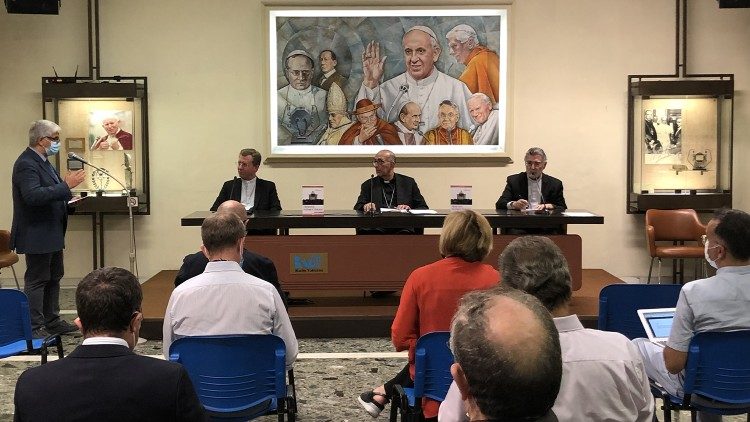 Predstavitev zbornika "Frančišek, pastir in teolog" je potekala 22. septembra v Markonijevi dvorani na sedežu Radia Vatikan