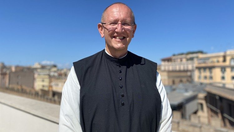 Zisterzienserpater Karl Wallner, Nationaldirektor der Päpstlichen Missionswerke in Österreich, zu Besuch bei Radio Vatikan