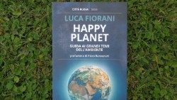 Happy-planet-Luca-Fiorani-ambiente-libro.jpeg