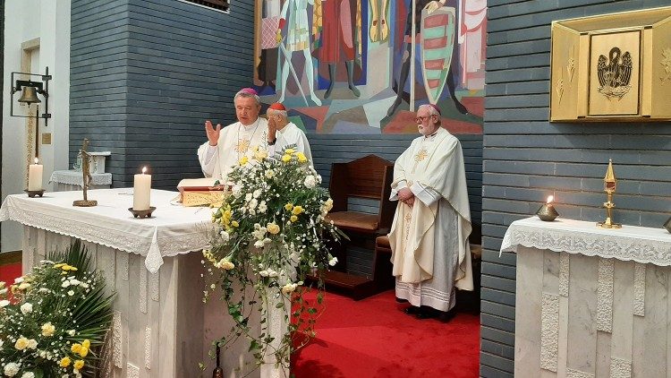 Veres András püspök, az MKPK elnöke mutatta be a szentmisét 