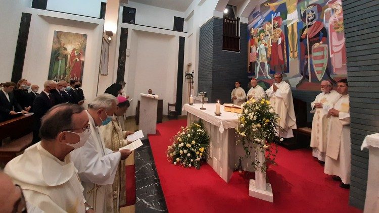 A Szent István zarándokház felszentelését megelőző szentmise, főcelebráns Veres András püspök    