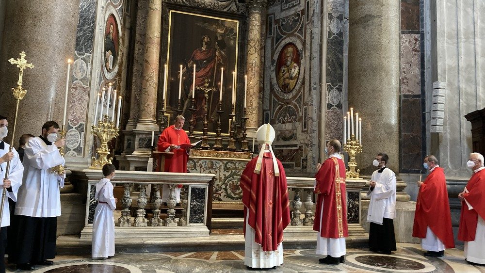 Modlitbový moment pri oltári sv. Václava v bočnej kaplnke baziliky