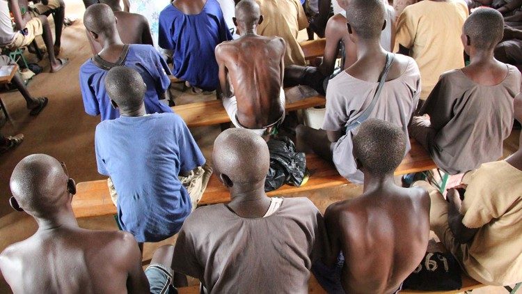 Giovani seguiti dai salesiani nel carcere di Pademba, Sierra Leone