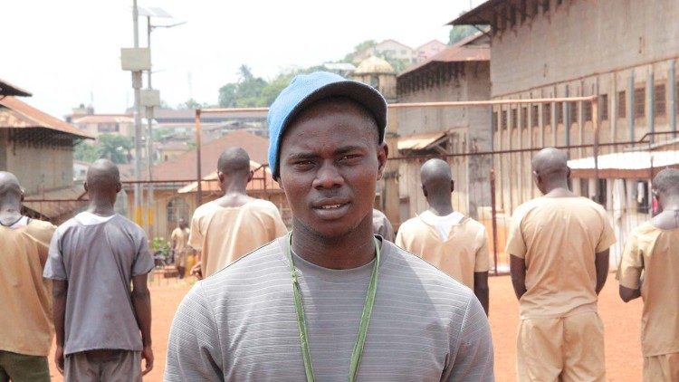 Chennor Bah, ex recluso de Pademba Prison, Sierra Leona, uno de los protagonistas