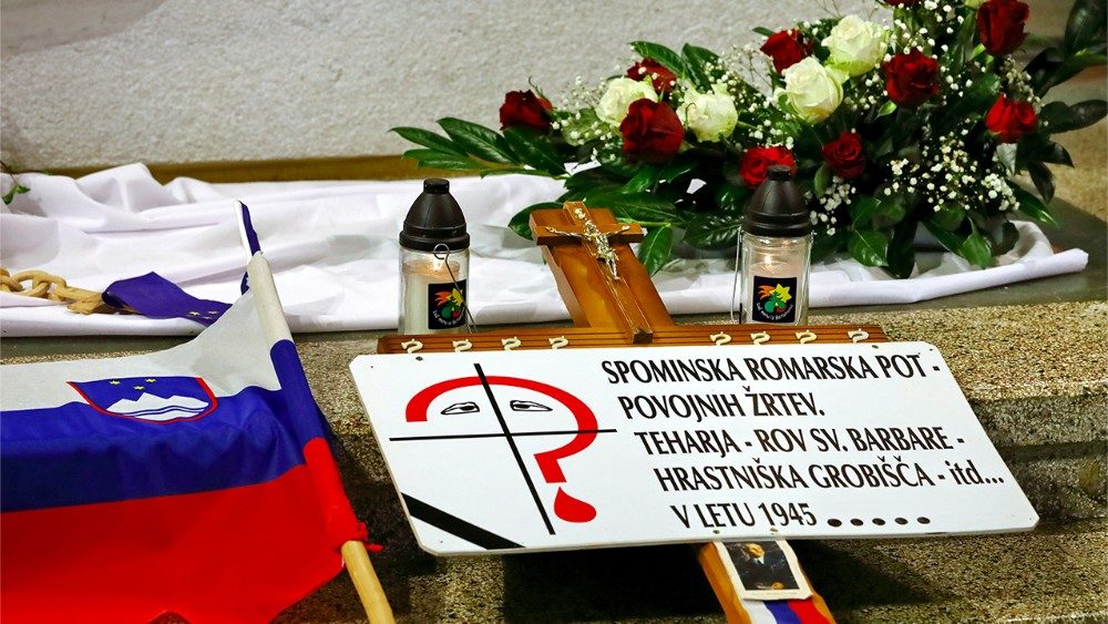 Msgr. Stanislav Lipovšek daroval Obletno spominsko mašo v župnijski cerkvi Teharje.