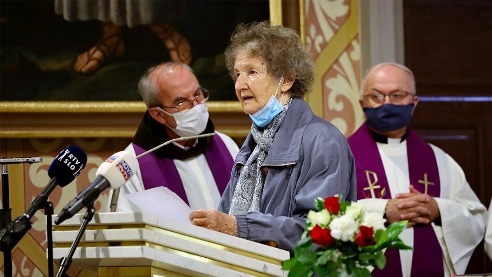 Msgr. Stanislav Lipovšek daroval Obletno spominsko mašo v župnijski cerkvi Teharje.