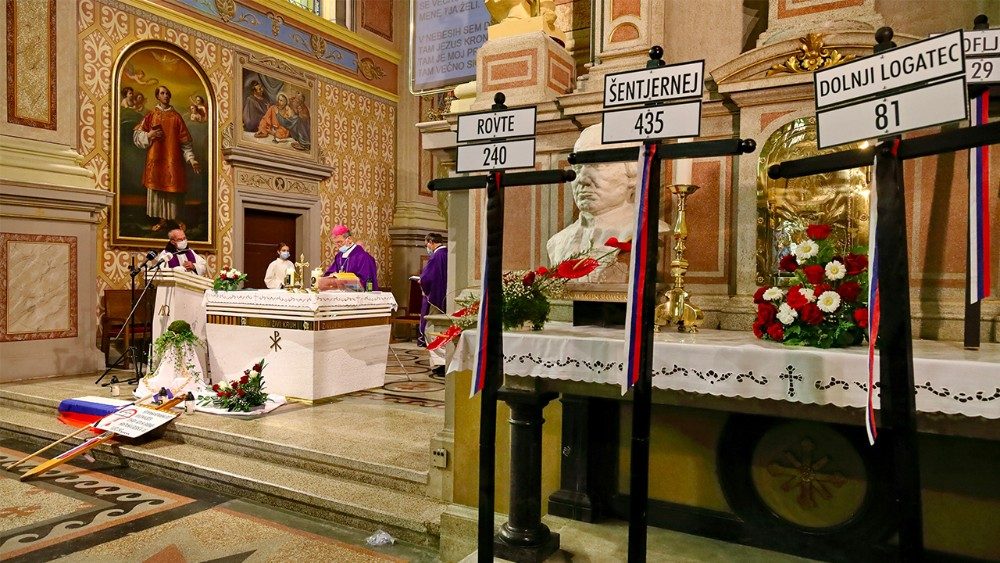 Msgr. Stanislav Lipovšek daroval Obletno spominsko mašo v župnijski cerkvi Teharje.