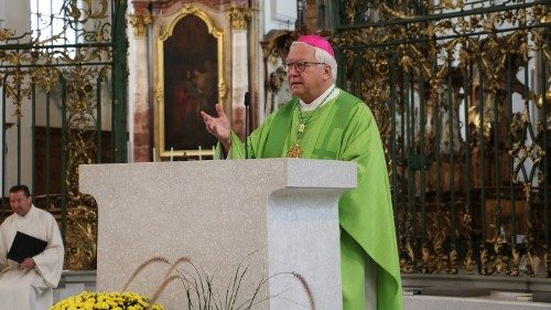 Schweiz: Bischof Büchel findet Durchmischung großartig
