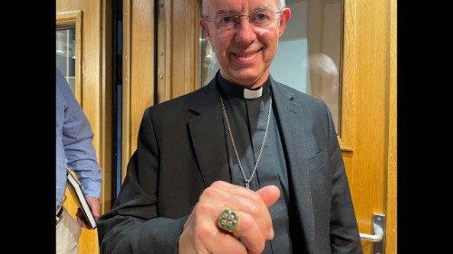 Archbishop Welby wearing Paul VI’s pastoral ring
