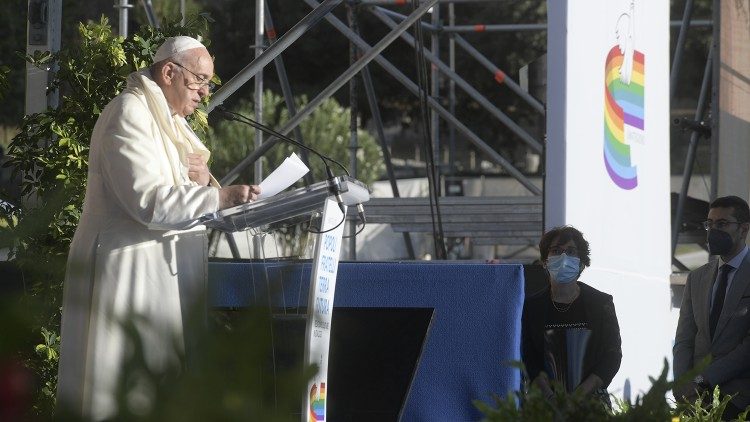 Le Pape prononce son discours devant le Colisée 
