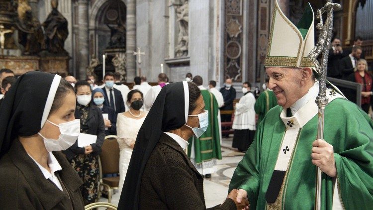 Ferenc pápa a szinódusi nyitó mise előtt találkozik Gloria nővérrel