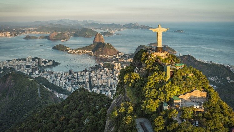 Статуя Христа-Искупителя в Рио-де-Жанейро (Бразилия)