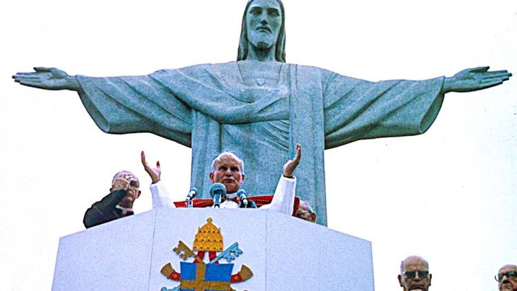 Papa João Paulo II celebrando no Cristo Redentor