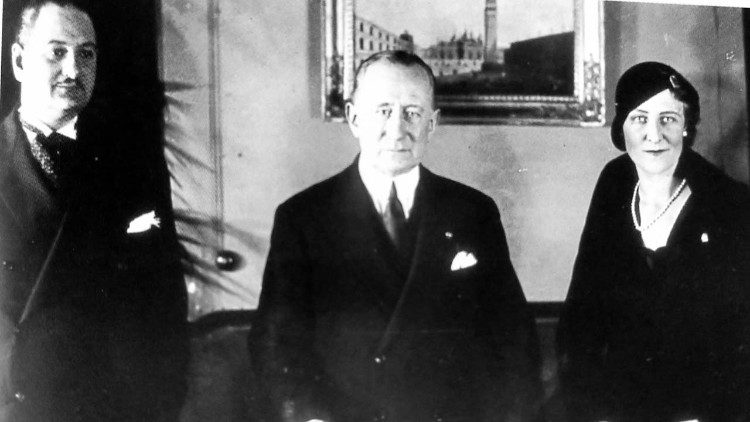 Guglielmo Marconi, sua moglie e l'ambasciatore del Brasile in Italia il giorno dell'accensione delle luci del Cristo Redentore di Rio