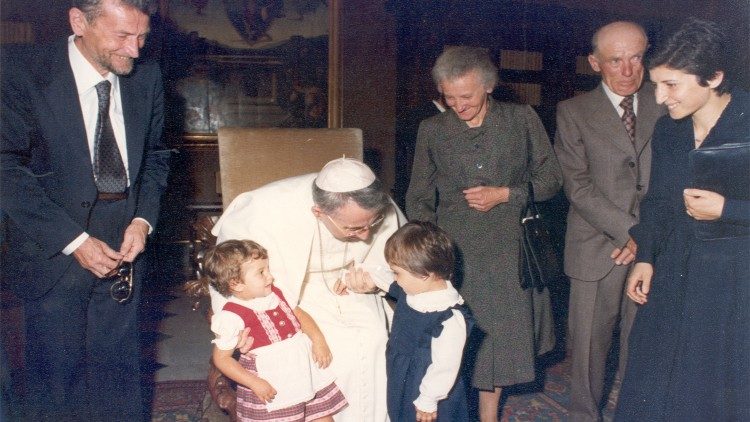Johannes Paul I. mit Familienangehörigen