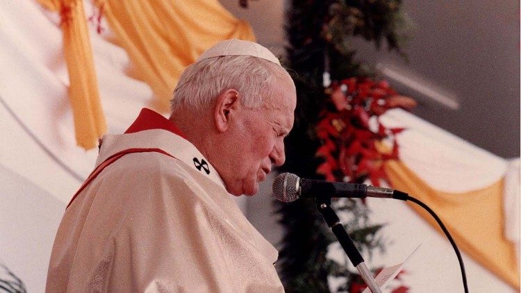 Johannes Paul 1991 bei einem Besuch in Brasilien
