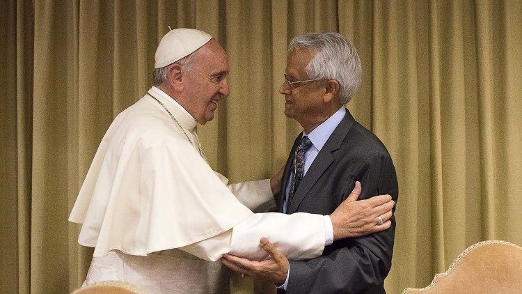O Papa Francisco e o prof. Ramanathan 